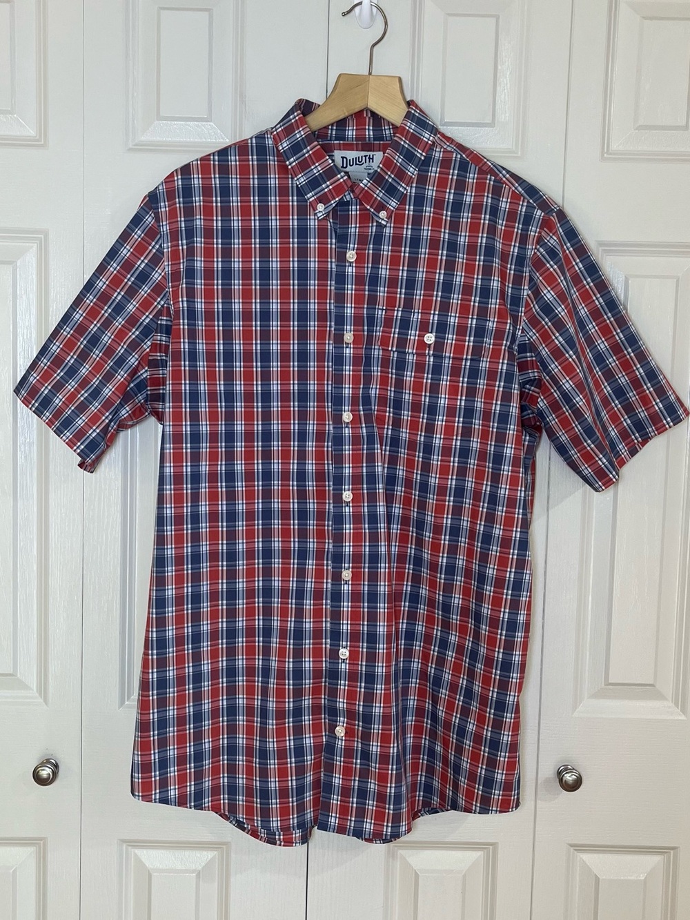 Duluth Trading Co Mens Red White Blue Plaid Short Sleeve Button Down Shirt LT